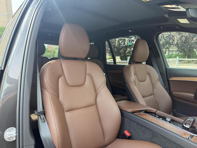 Photo of 2024 Platinum Gray Volvo XC90 Recharge Plug-In Hybrid