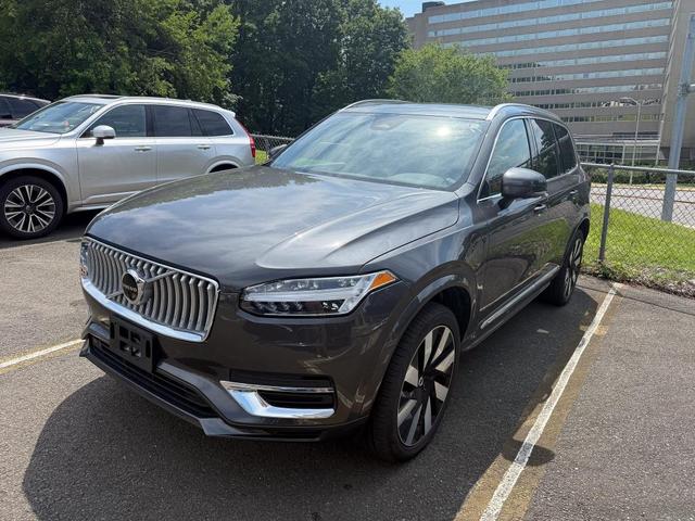 Photo of 2024 Platinum Gray Volvo XC90 Recharge Plug-In Hybrid