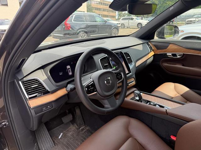 Photo of 2024 Platinum Gray Volvo XC90 Recharge Plug-In Hybrid