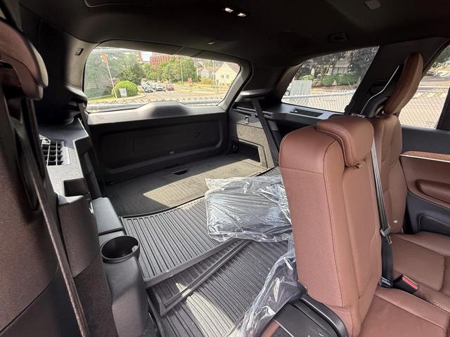 Photo of 2024 Platinum Gray Volvo XC90 Recharge Plug-In Hybrid