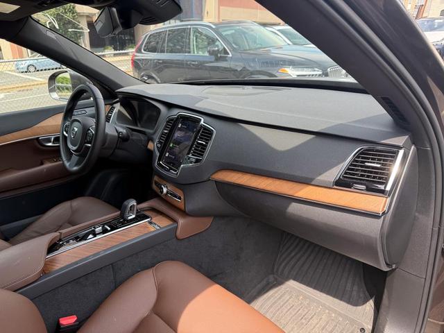 Photo of 2024 Platinum Gray Volvo XC90 Recharge Plug-In Hybrid