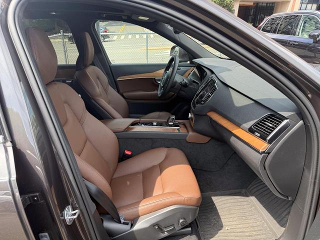 Photo of 2024 Platinum Gray Volvo XC90 Recharge Plug-In Hybrid