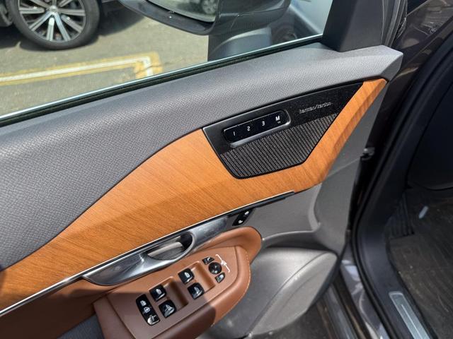 Photo of 2024 Platinum Gray Volvo XC90 Recharge Plug-In Hybrid