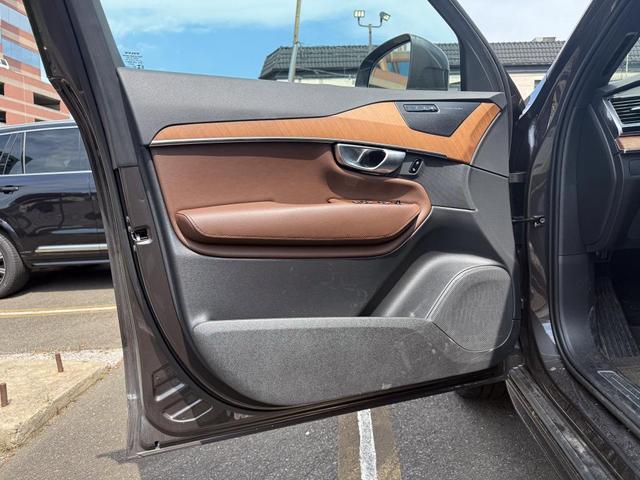 Photo of 2024 Platinum Gray Volvo XC90 Recharge Plug-In Hybrid
