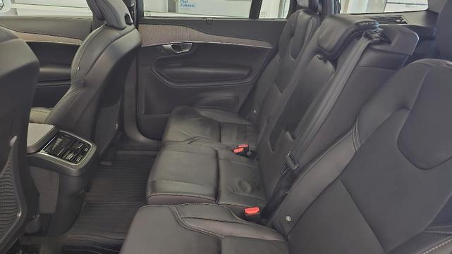 Photo of 2022 Crystal White Volvo XC90