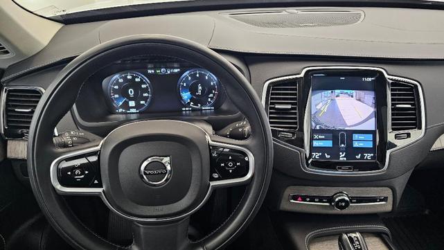 Photo of 2022 Crystal White Volvo XC90