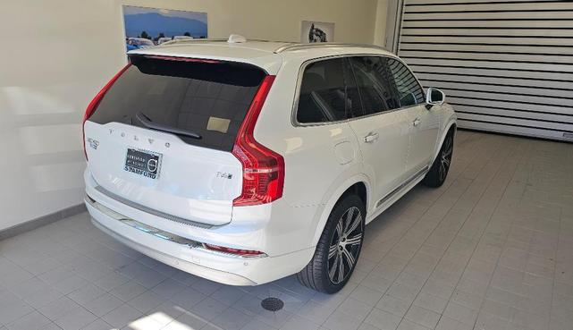 Photo of 2022 Crystal White Volvo XC90