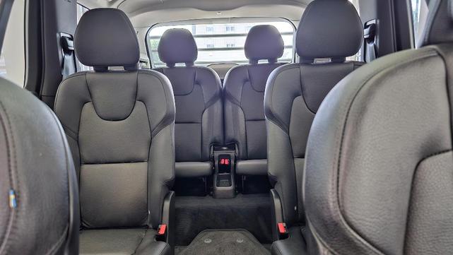 Photo of 2023 Silver Volvo XC90 Recharge Plug-In Hybrid