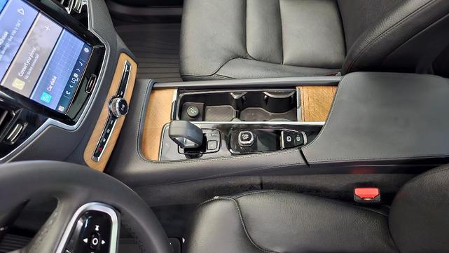 Photo of 2023 Silver Volvo XC90 Recharge Plug-In Hybrid