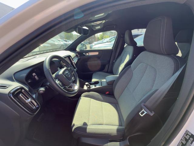 Photo of 2024 Crystal White Volvo XC40