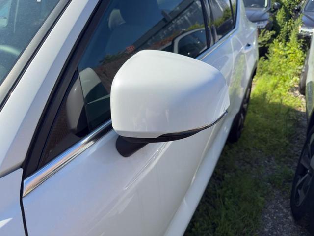 Photo of 2024 Crystal White Volvo XC40