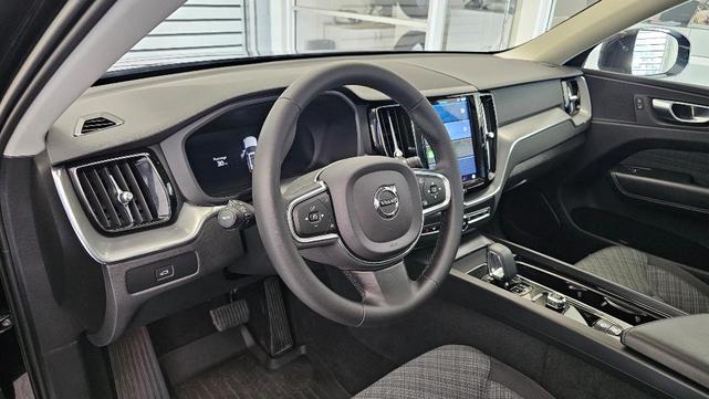 Photo of 2023 Onyx Black Volvo XC60