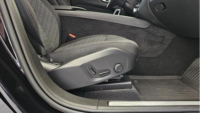 Photo of 2023 Onyx Black Volvo XC60