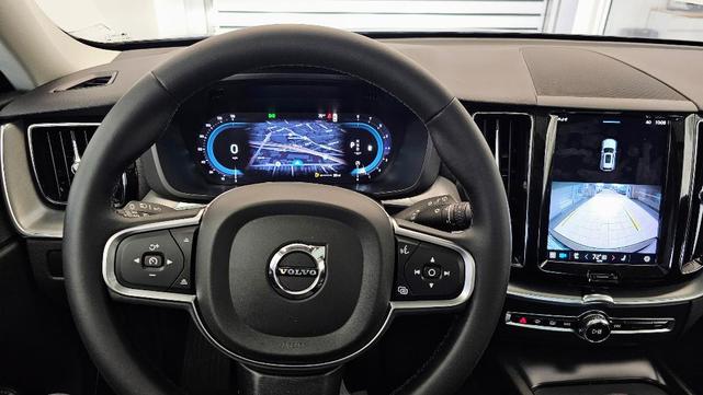 Photo of 2023 Onyx Black Volvo XC60