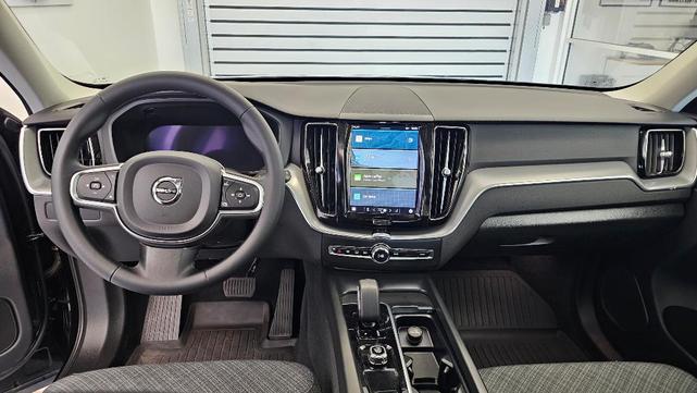 Photo of 2023 Onyx Black Volvo XC60