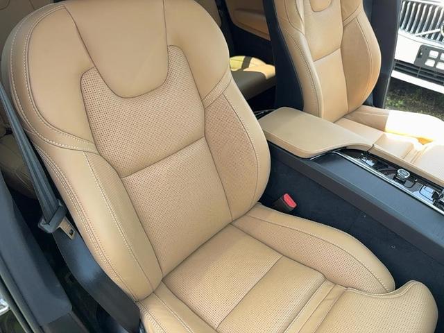 Photo of 2024 Onyx Black Volvo XC90 Recharge Plug-In Hybrid