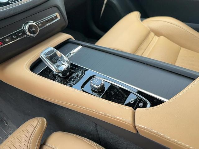 Photo of 2024 Onyx Black Volvo XC90 Recharge Plug-In Hybrid