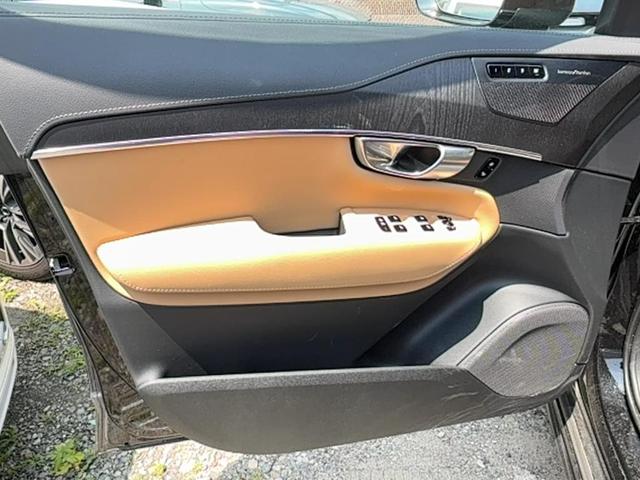 Photo of 2024 Onyx Black Volvo XC90 Recharge Plug-In Hybrid