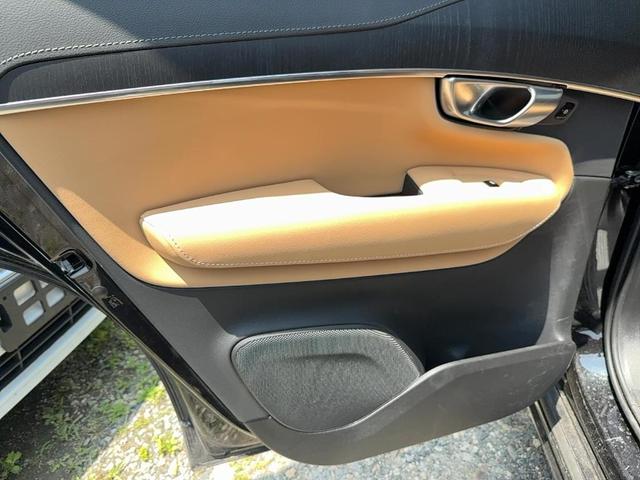 Photo of 2024 Onyx Black Volvo XC90 Recharge Plug-In Hybrid