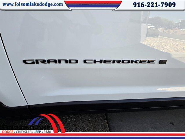 Photo of 2025 Bright White Clearcoat Jeep Grand Cherokee L
