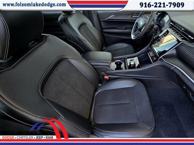 Photo of 2025 Bright White Clearcoat Jeep Grand Cherokee L