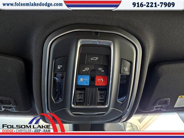 Photo of 2025 Bright White Clearcoat Jeep Grand Cherokee L
