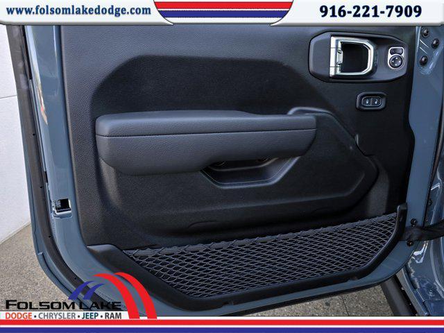 Photo of 2025 Anvil Clearcoat Jeep Gladiator