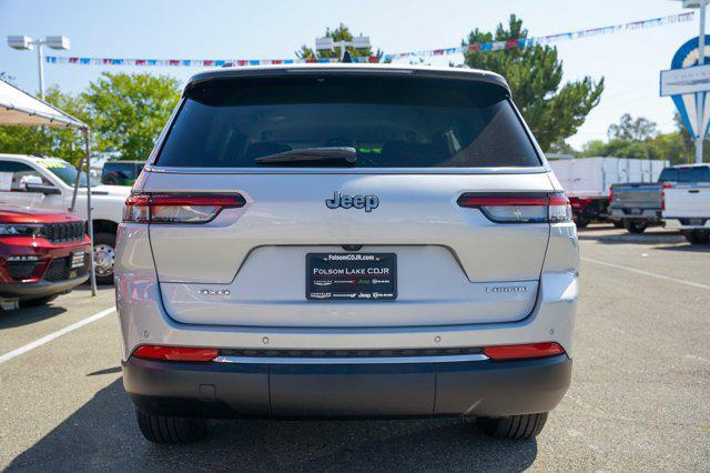 Photo of 2023 Silver Zynith Jeep Grand Cherokee L