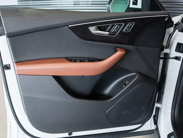 Photo of 2023 Glacier White Metallic Audi Q8