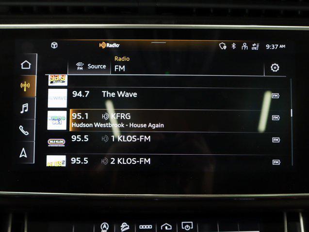 Photo of 2023 Glacier White Metallic Audi Q8