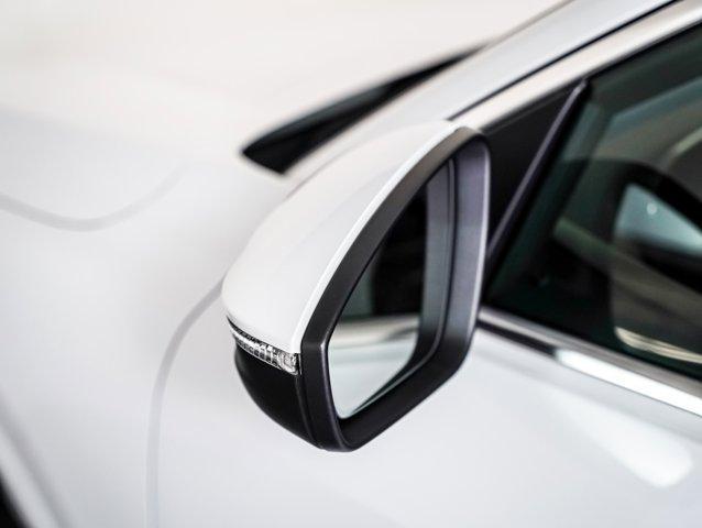 Photo of 2025 Glacier White Metallic Audi Q5