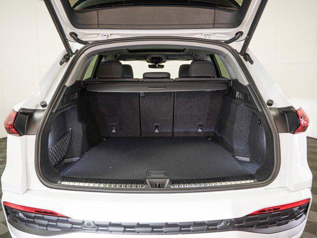 Photo of 2025 Glacier White Metallic Audi Q5