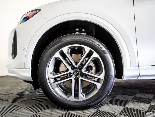 Photo of 2025 Glacier White Metallic Audi Q5