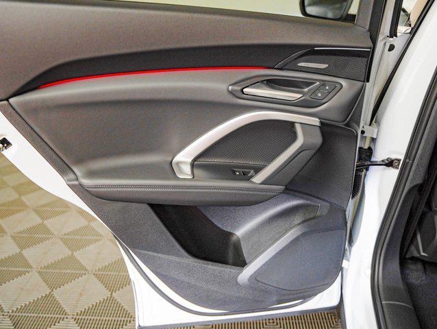 Photo of 2025 Glacier White Metallic Audi Q5
