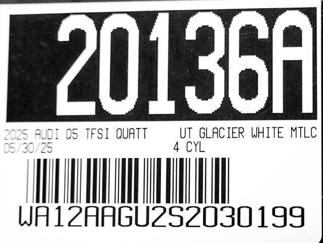 Photo of 2025 Glacier White Metallic Audi Q5