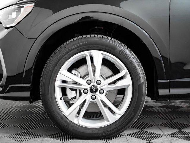 Photo of 2022 Mythos Black Metallic Audi Q3