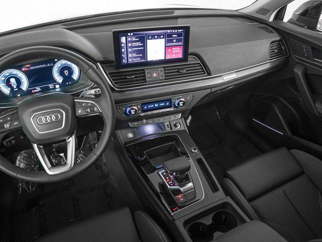 Photo of 2025 Mythos Black Metallic Audi Q5