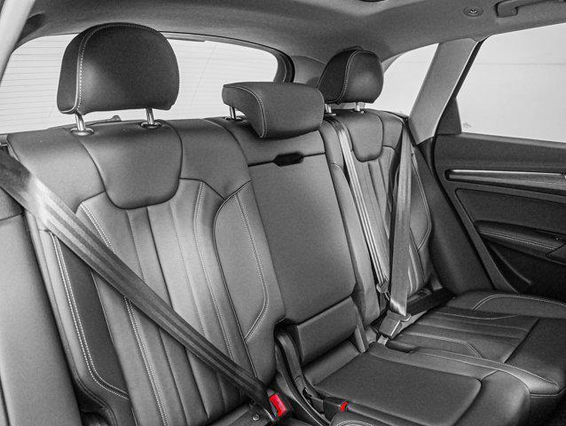 Photo of 2025 Mythos Black Metallic Audi Q5