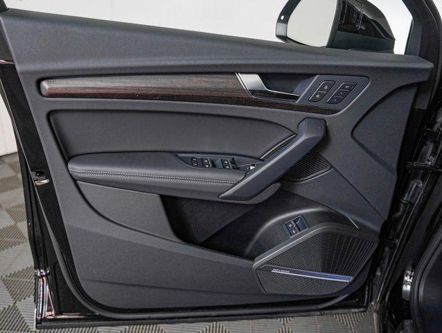 Photo of 2025 Mythos Black Metallic Audi Q5