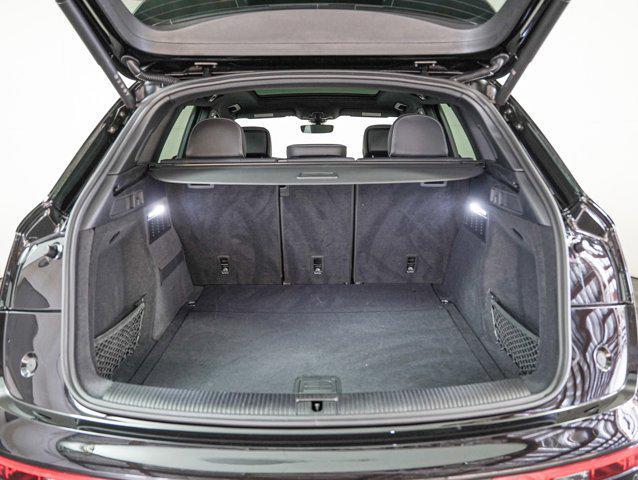 Photo of 2025 Mythos Black Metallic Audi Q5