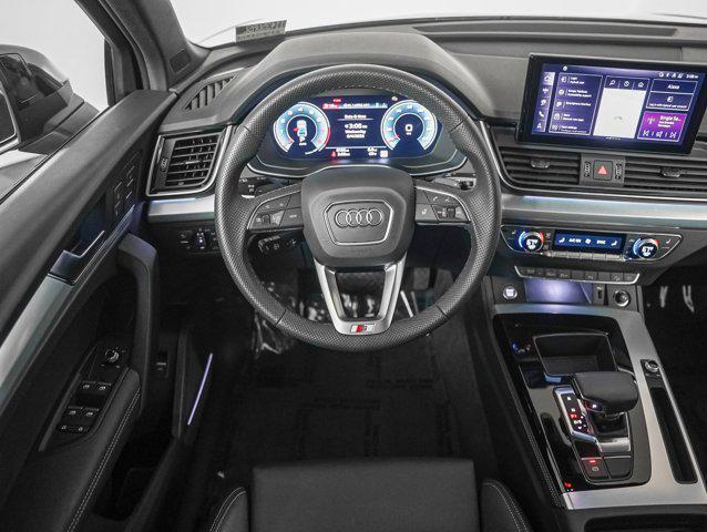 Photo of 2025 Mythos Black Metallic Audi Q5