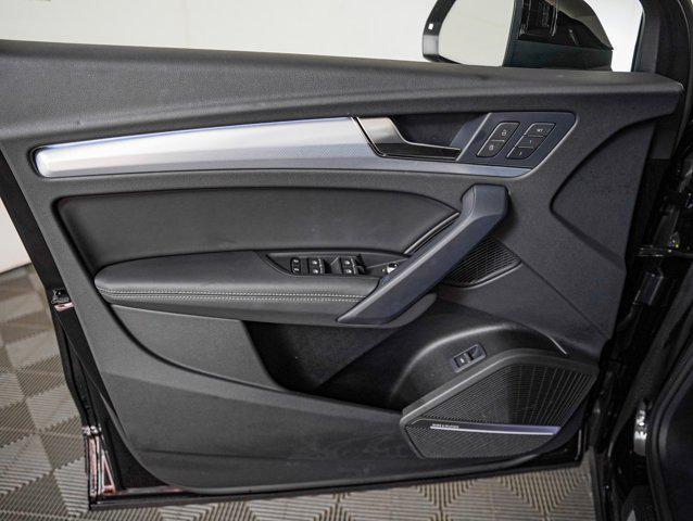 Photo of 2025 Mythos Black Metallic Audi Q5