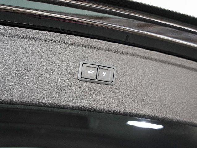 Photo of 2025 Mythos Black Metallic Audi Q5