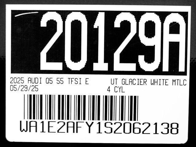 Photo of 2025 Glacier White Metallic Audi Q5
