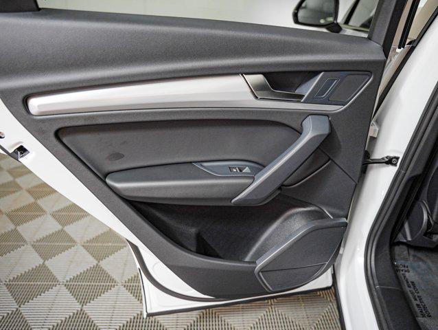 Photo of 2025 Glacier White Metallic Audi Q5