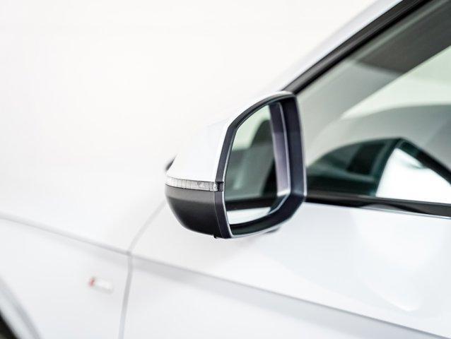 Photo of 2025 Glacier White Metallic Audi Q5
