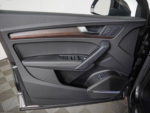 Photo of 2025 Daytona Gray Pearl Effect Audi Q5