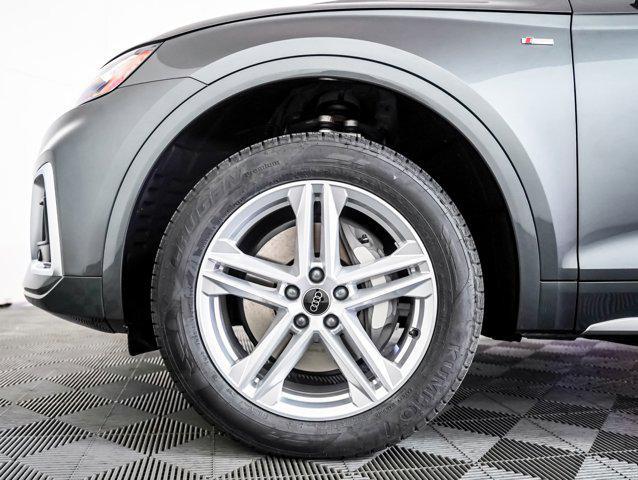 Photo of 2025 Daytona Gray Pearl Effect Audi Q5