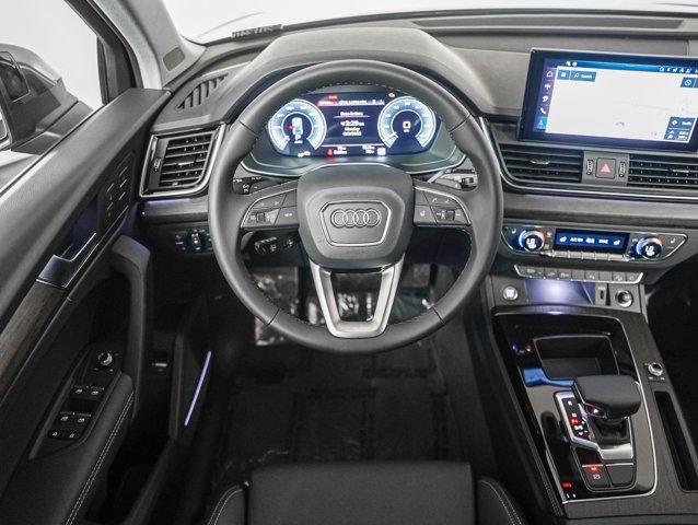 Photo of 2025 Daytona Gray Pearl Effect Audi Q5
