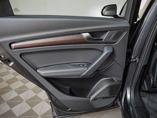 Photo of 2025 Daytona Gray Pearl Effect Audi Q5